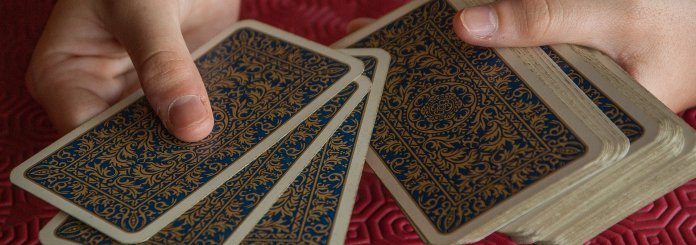 Wie man Tarotkarten mischt